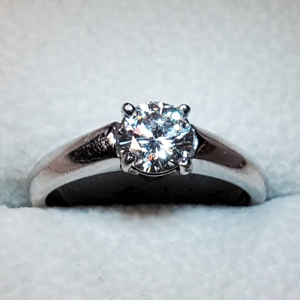 PLATINUM  DIAMOND  RING - Picture 4 of 6